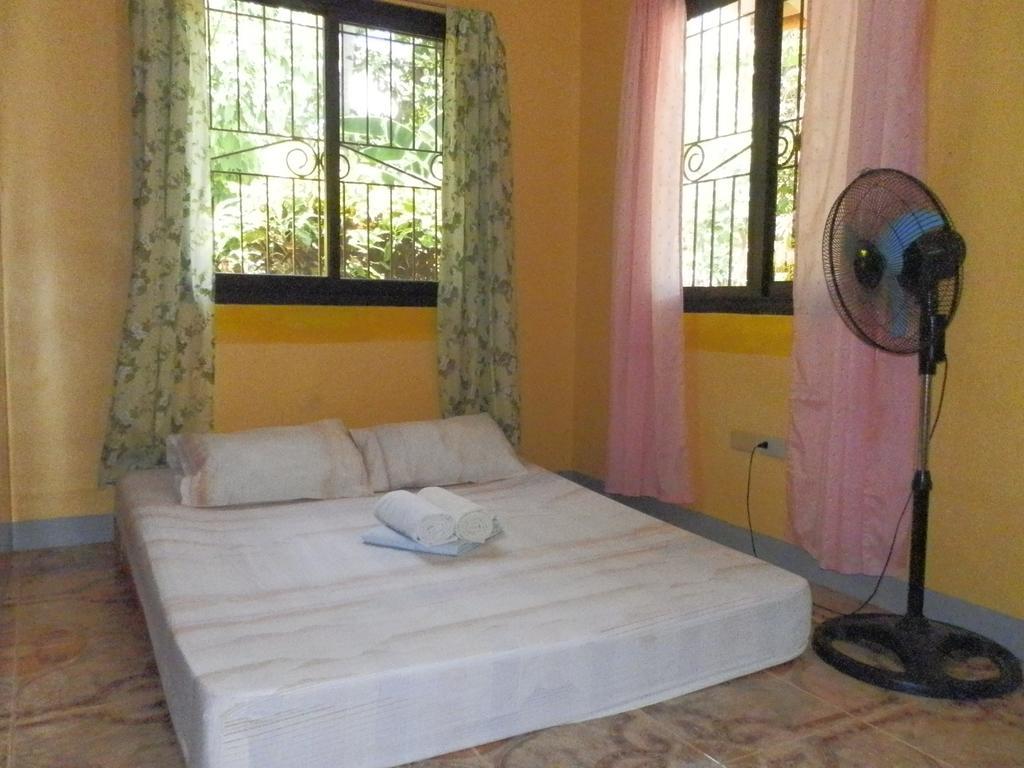 Aparthotel The Blue Pagong Puerto Galera Exteriér fotografie